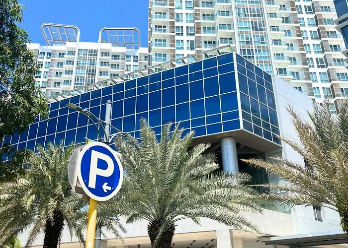 8 Newtown Boulevard Near Airport And Beach