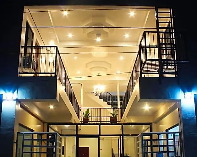 Luna Oslob Travellers Inn