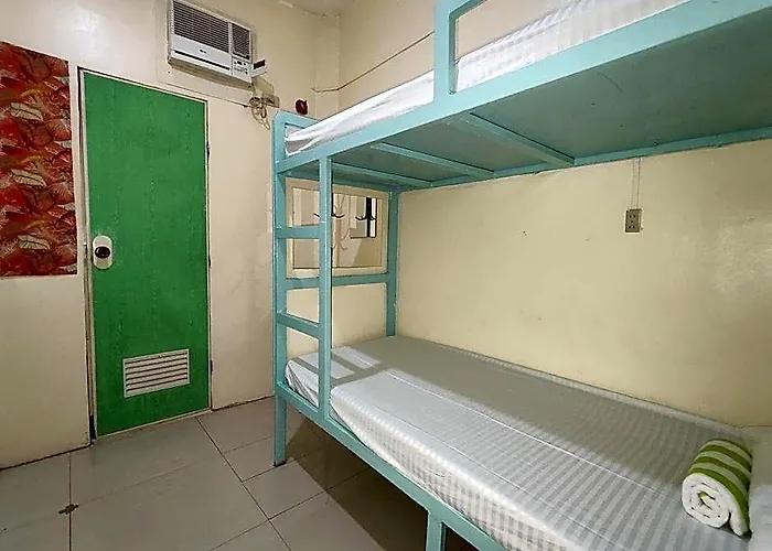 Resort'S Side Hostel Near Shangrila