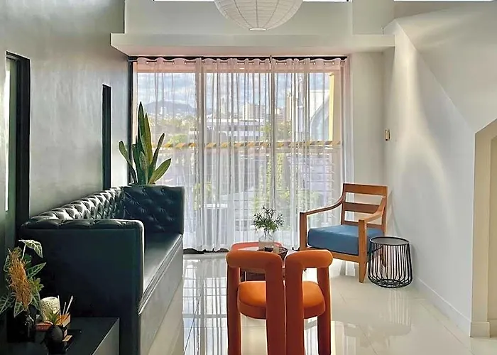 Soho-Style Loft 4Br, Central, Wifi W/ Gameroom