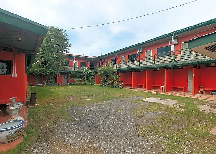 Max Travellers Inn By Reddoorz