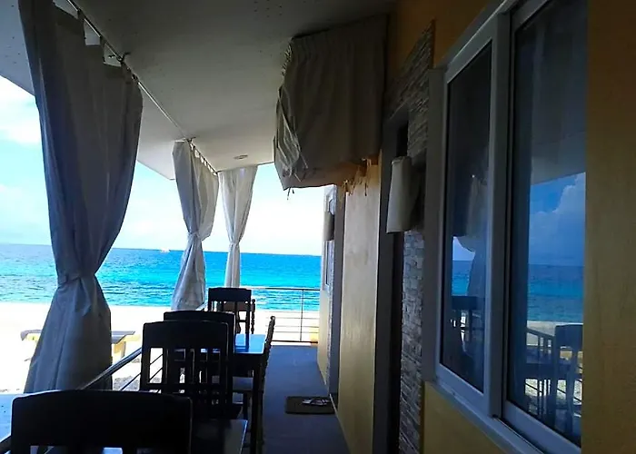 Luzmin Bh - Beachfront Cottages