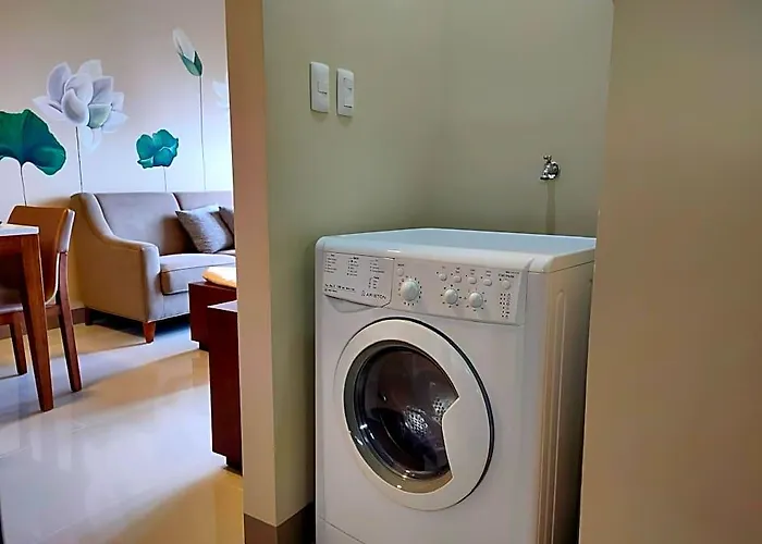New Condo In Mactan Newtown W Pool, Balcony, Wifi