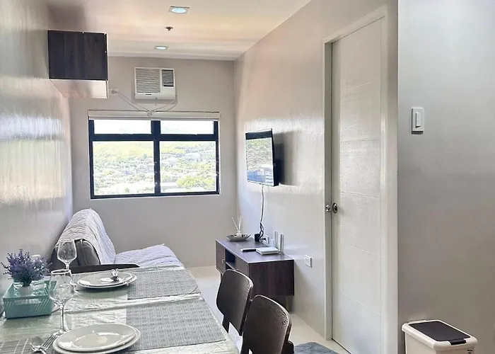 One Bedroom Unit Near Oakridge