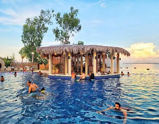 8 Boulevard Newtown Mactan