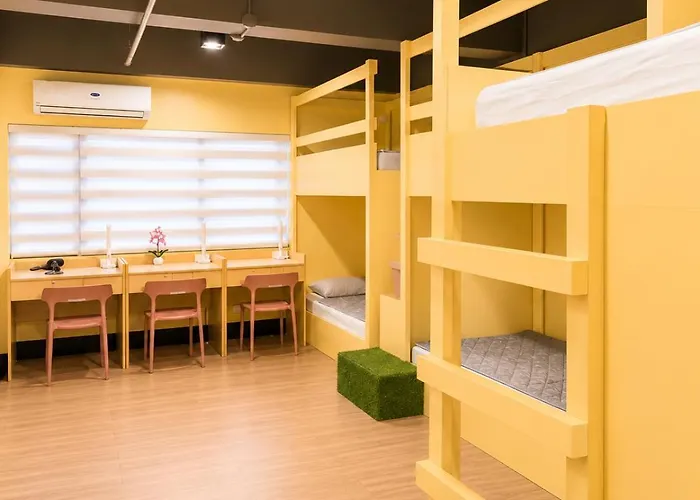 Shared Room Near Country Mall