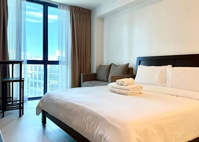 38 Park Ave It Park With 500Mbps, Pool, & Netflix