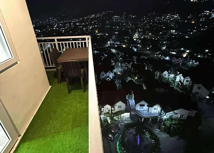 Symfoni Nichols Property With Spacious Balcony