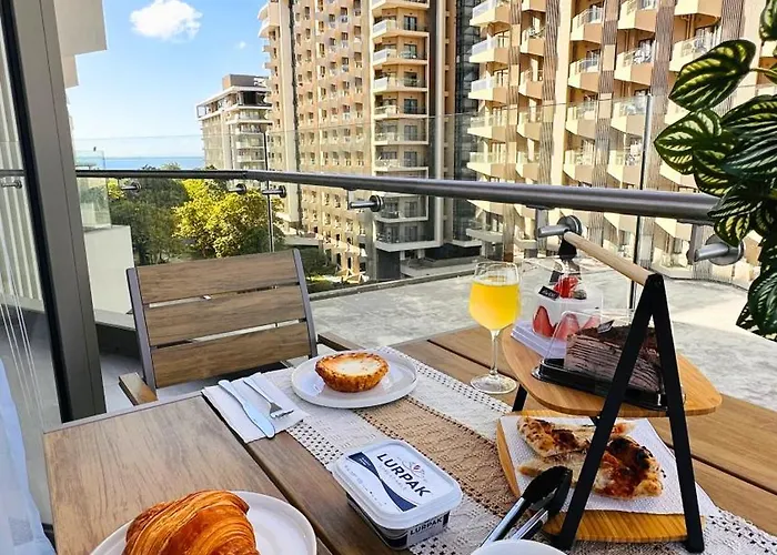 Resort Living 1Br Corner Apartment With Balcony
