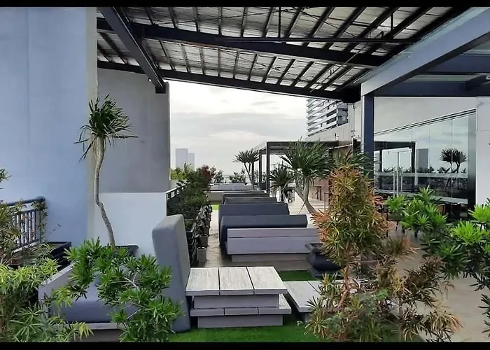 Fresh Studio Retreat - Pool, Gym & Parking