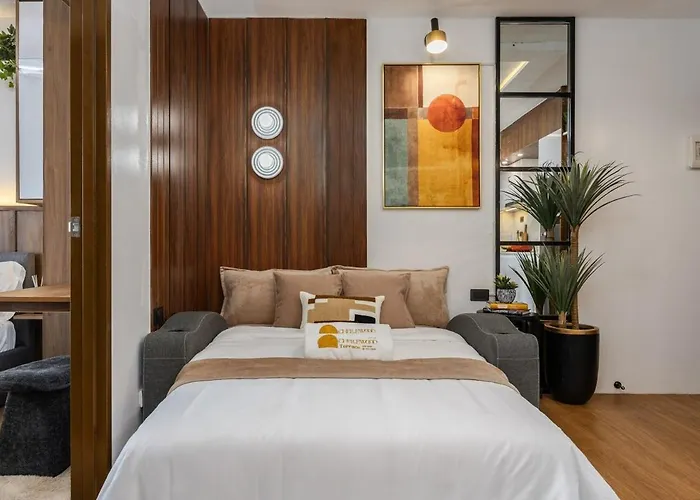 Chellewood Terrace 2Br Suite, Balcony & Pool View