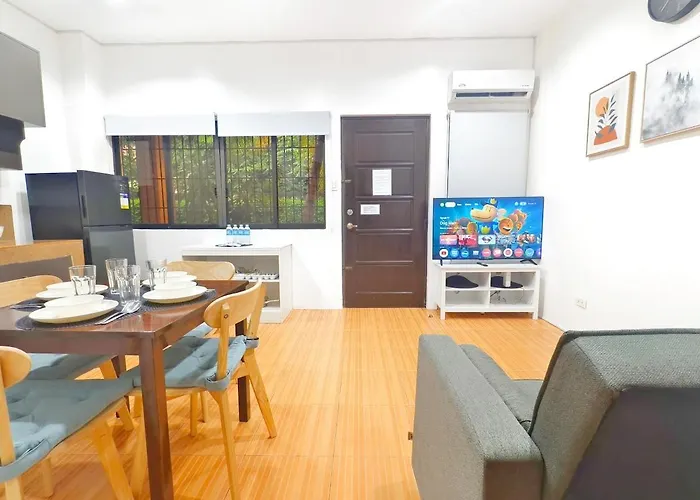 U4 La Guardia Townhouse 2 Bedroom Unit Free Parking Near It Park