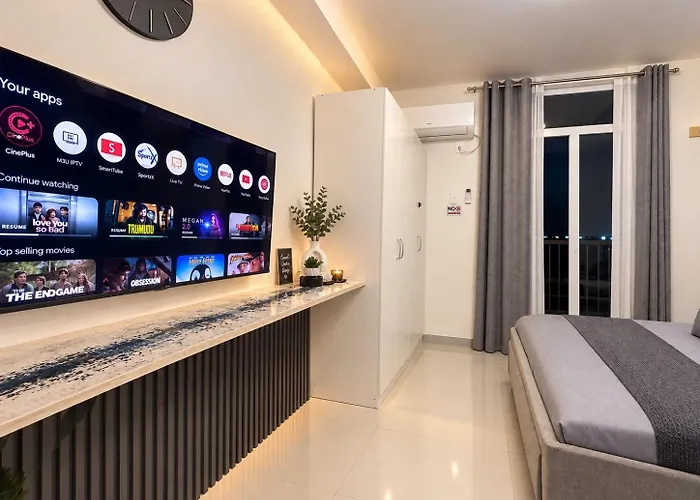 Affordable Condo With Fast Wifi & Near Airport