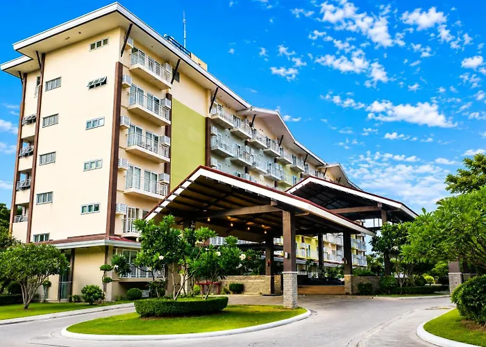 Condo Unit Near Mactan Airport With Pool, Gym, Free Wifi, And Netflix