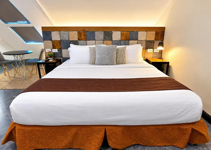 4-Minute Airport Family Suites