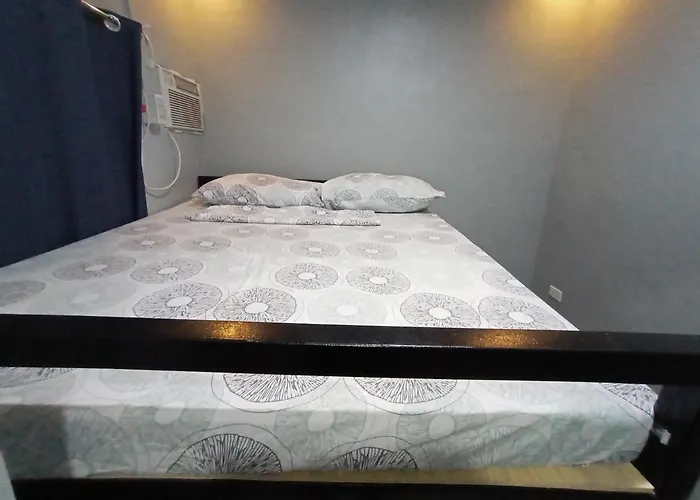 Budget Room W/ Kitchen For 6 - Casals Village, Cebu City